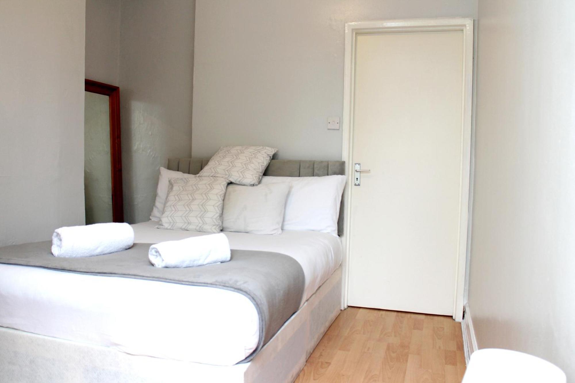 Large Garden Apartment On Golders Green High Road Londres Exterior foto