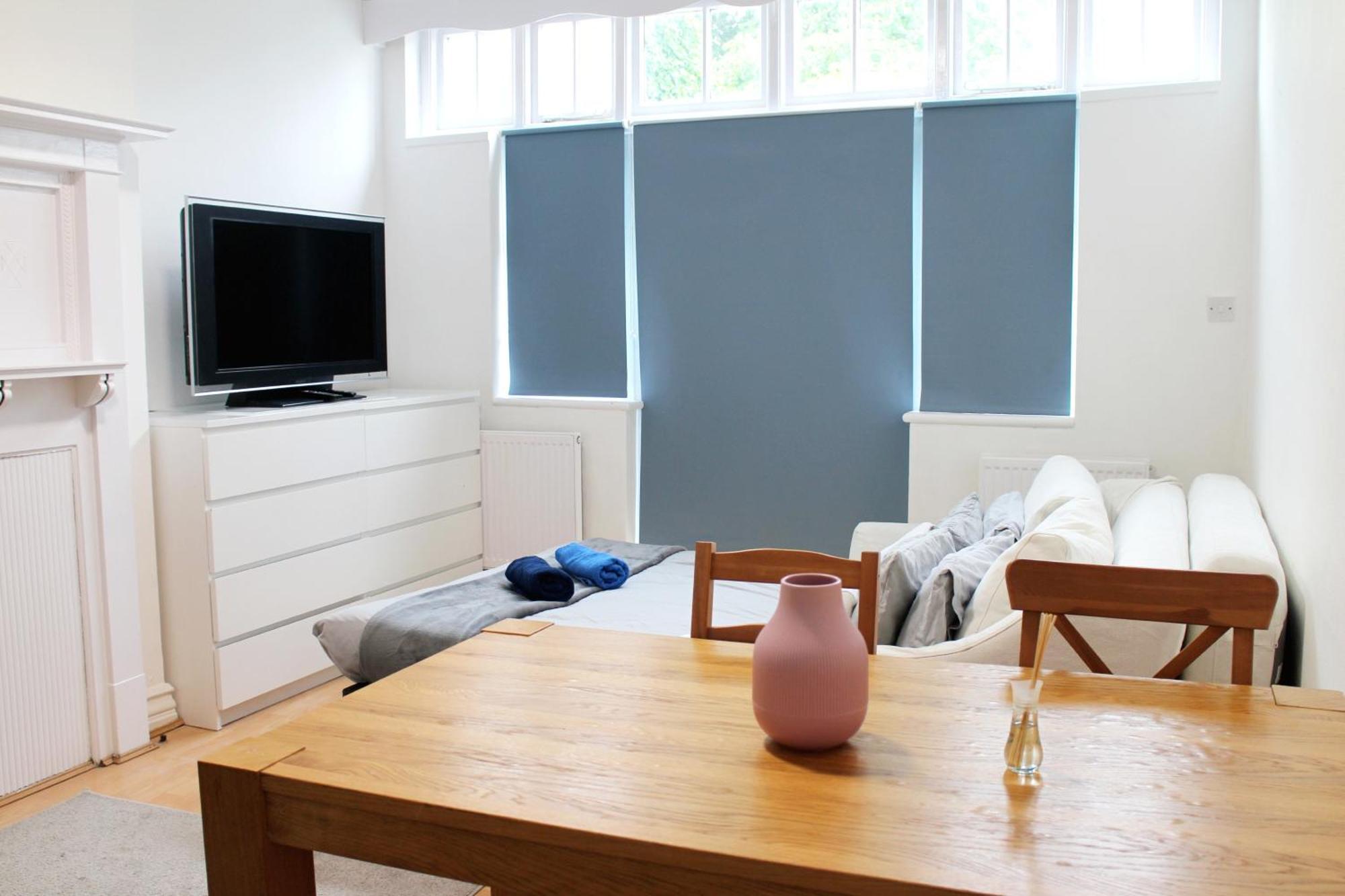 Large Garden Apartment On Golders Green High Road Londres Exterior foto