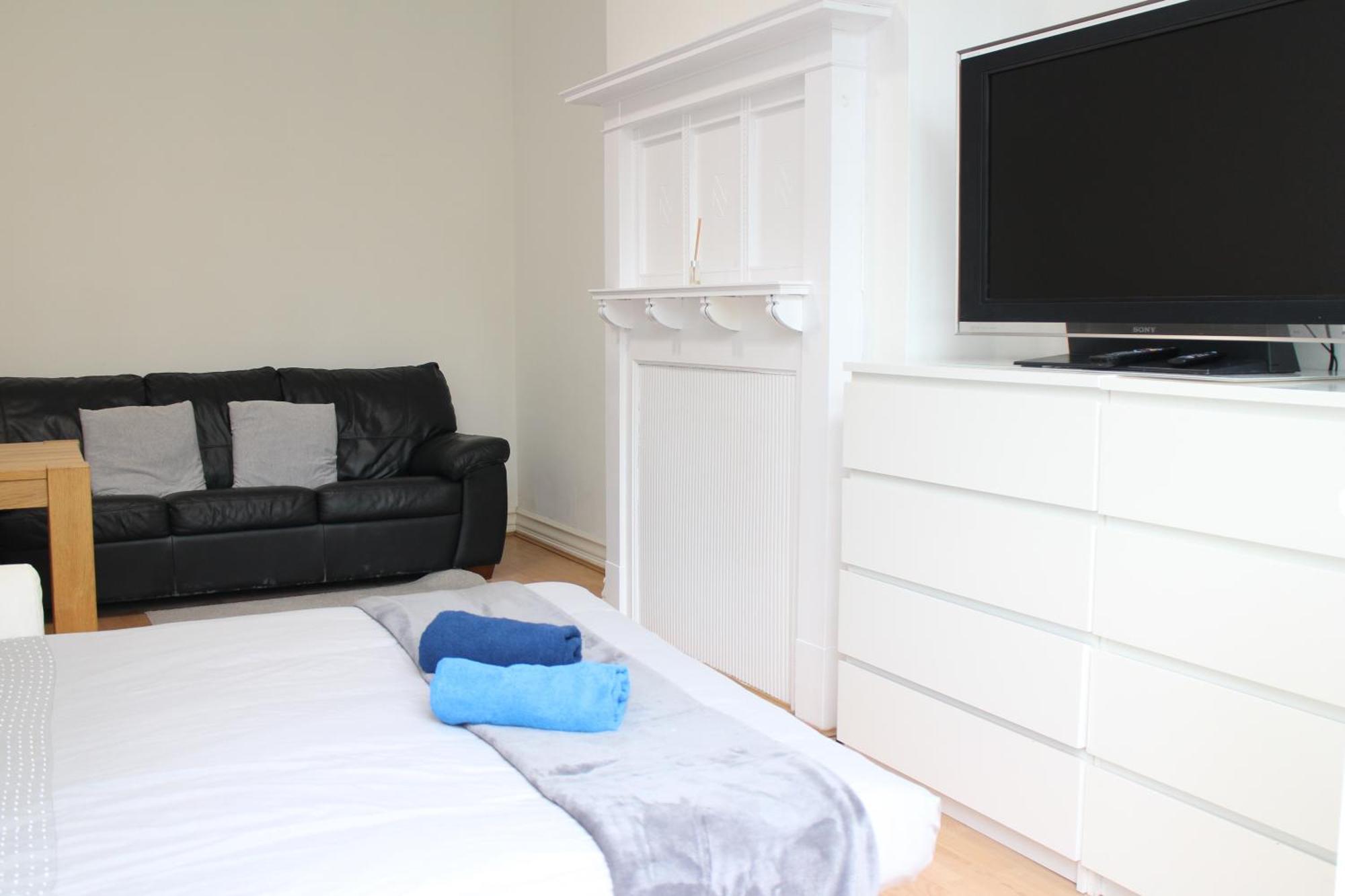 Large Garden Apartment On Golders Green High Road Londres Exterior foto