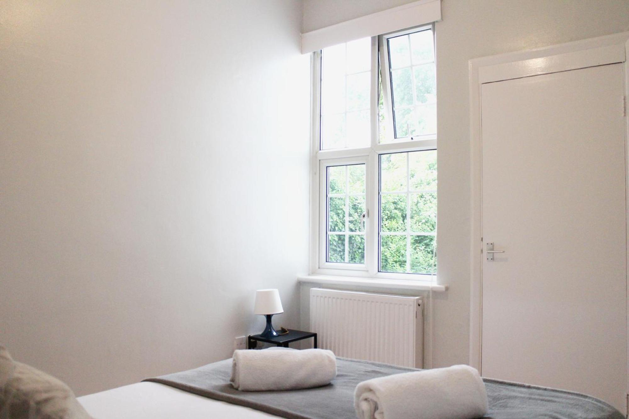 Large Garden Apartment On Golders Green High Road Londres Exterior foto